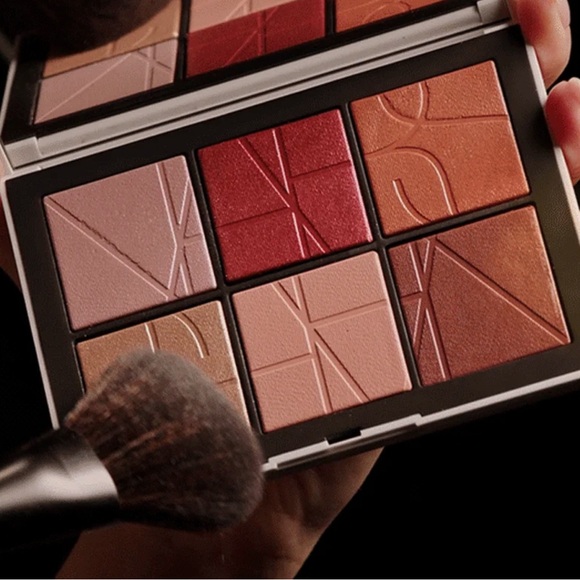 NARS All That Glitters Light Reflecting Cheek Palette - Picture 2 of 10